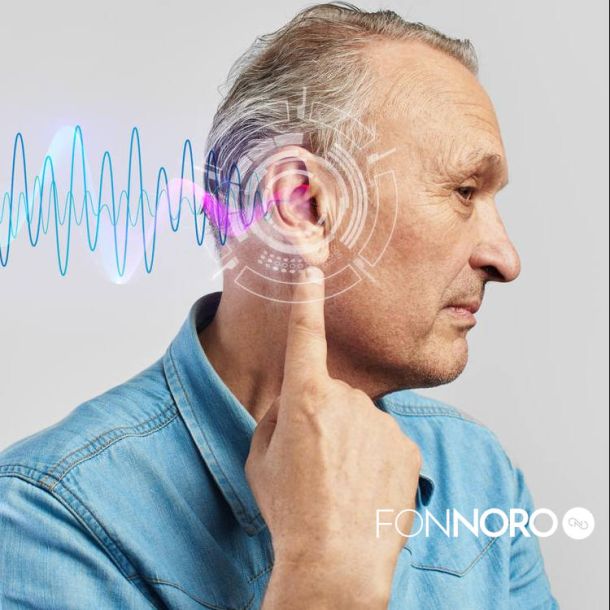 Hombre con tinnitus
